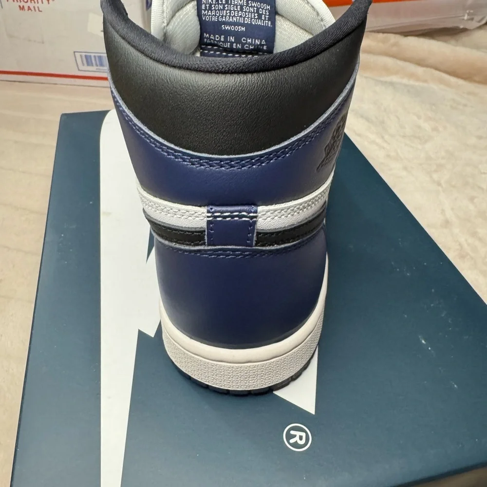 AIR JORDAN 1 RETRO HIGH OG GS Kids 5.5 Women 7 - Picture 5 of 5